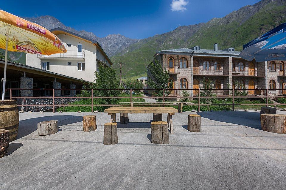 Hotel Nini Kazbegi Bagian luar foto